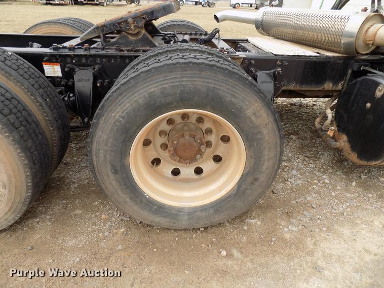 image for item DD3653 2007 Freightliner Century Class semi truck