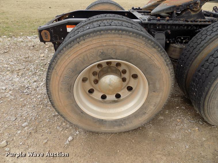 image for item DD3653 2007 Freightliner Century Class semi truck