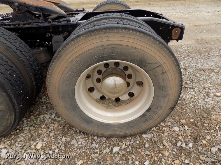 image for item DD3653 2007 Freightliner Century Class semi truck