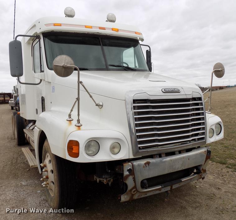 image for item DD3654 2007 Freightliner Century Class semi truck