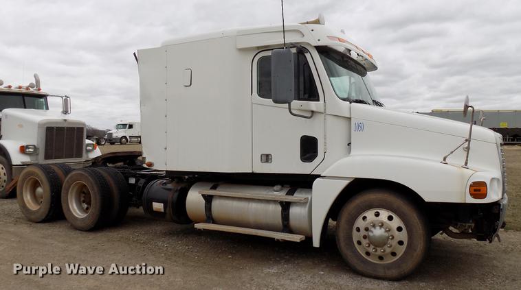 image for item DD3654 2007 Freightliner Century Class semi truck