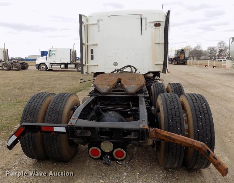 image for item DD3654 2007 Freightliner Century Class semi truck