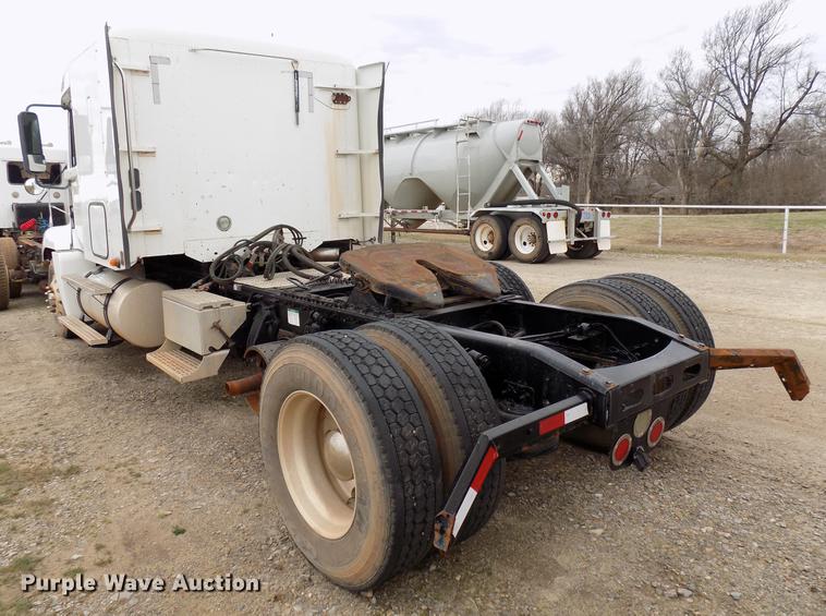 image for item DD3654 2007 Freightliner Century Class semi truck