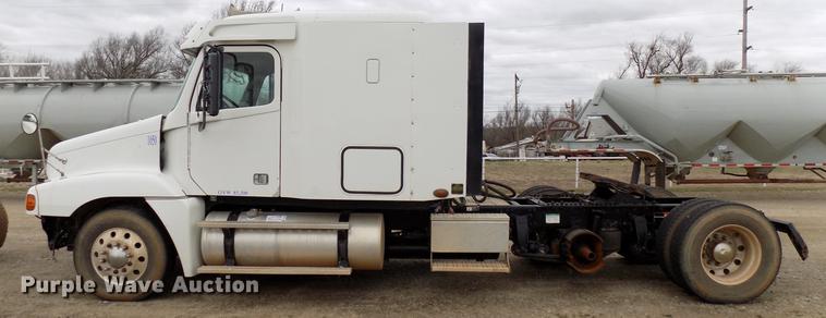 image for item DD3654 2007 Freightliner Century Class semi truck