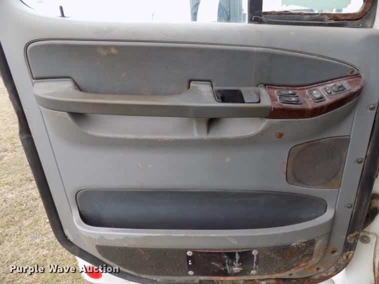 image for item DD3654 2007 Freightliner Century Class semi truck