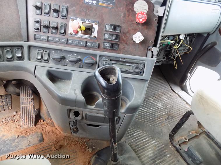 image for item DD3654 2007 Freightliner Century Class semi truck