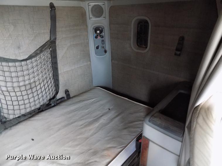 image for item DD3654 2007 Freightliner Century Class semi truck