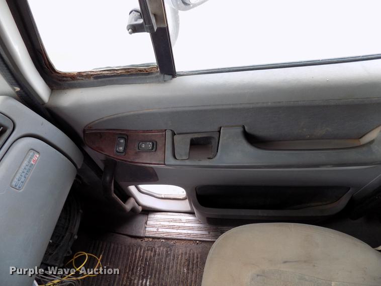 image for item DD3654 2007 Freightliner Century Class semi truck