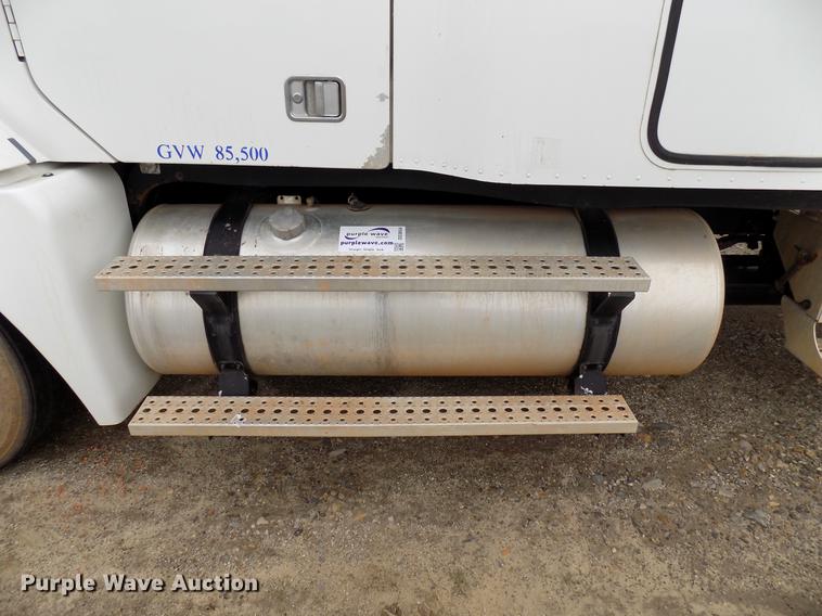 image for item DD3654 2007 Freightliner Century Class semi truck