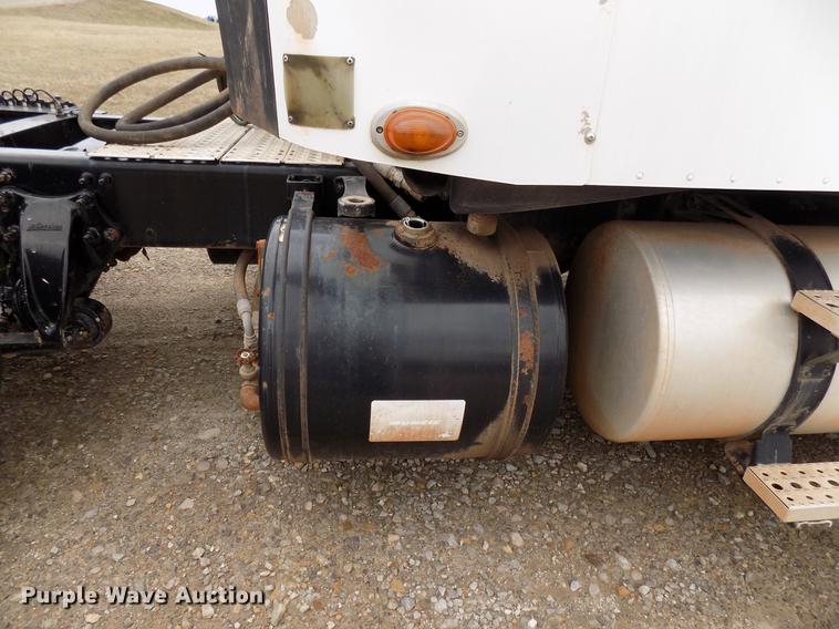 image for item DD3654 2007 Freightliner Century Class semi truck