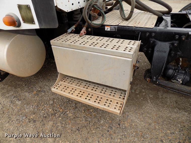 image for item DD3654 2007 Freightliner Century Class semi truck