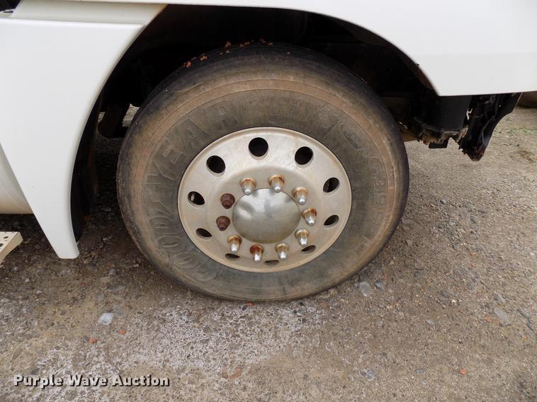 image for item DD3654 2007 Freightliner Century Class semi truck