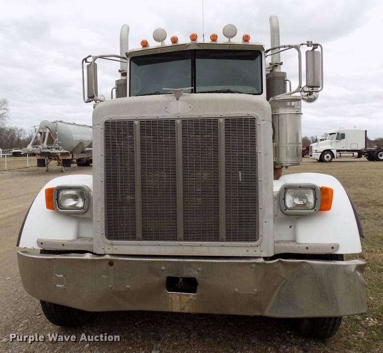 image for item DD3656 2006 Peterbilt 357 semi truck
