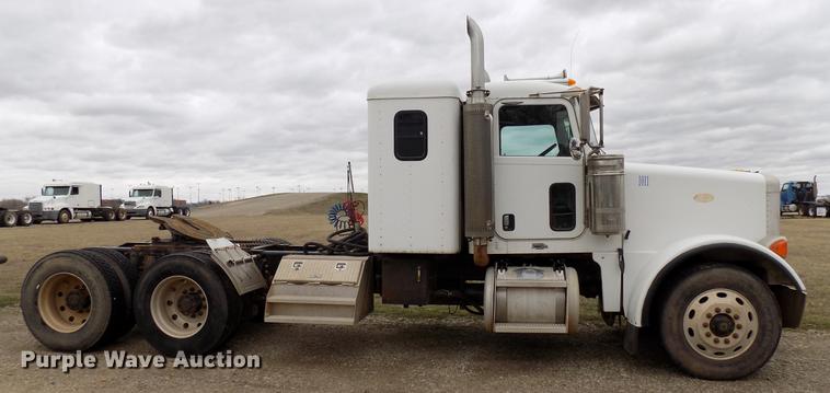 image for item DD3656 2006 Peterbilt 357 semi truck