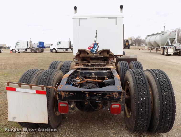 image for item DD3656 2006 Peterbilt 357 semi truck