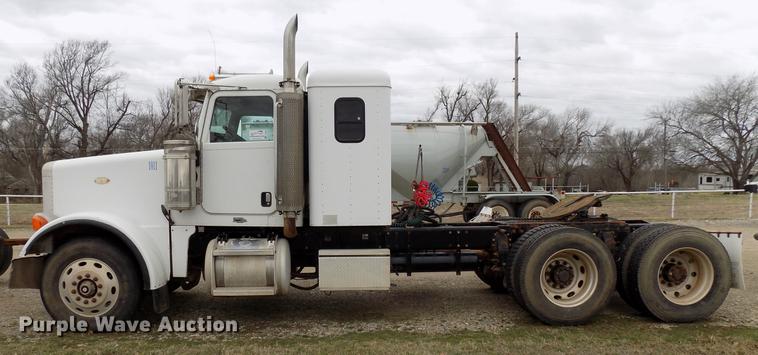 image for item DD3656 2006 Peterbilt 357 semi truck