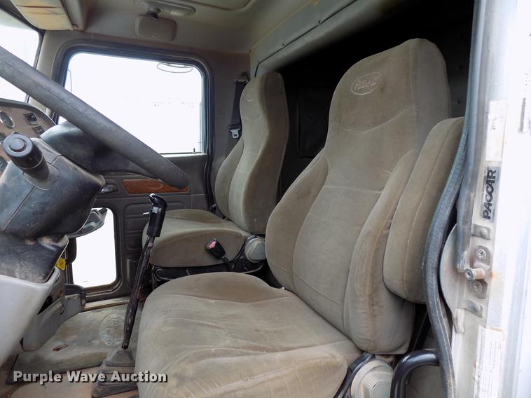 image for item DD3656 2006 Peterbilt 357 semi truck