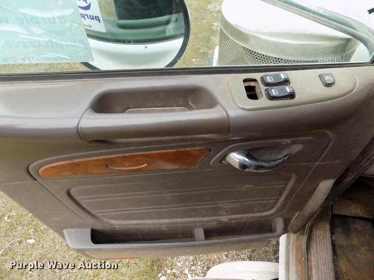 image for item DD3656 2006 Peterbilt 357 semi truck