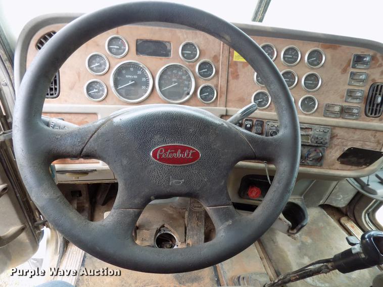 image for item DD3656 2006 Peterbilt 357 semi truck
