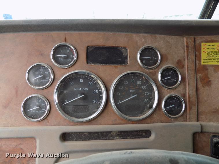 image for item DD3656 2006 Peterbilt 357 semi truck