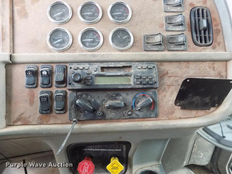 image for item DD3656 2006 Peterbilt 357 semi truck