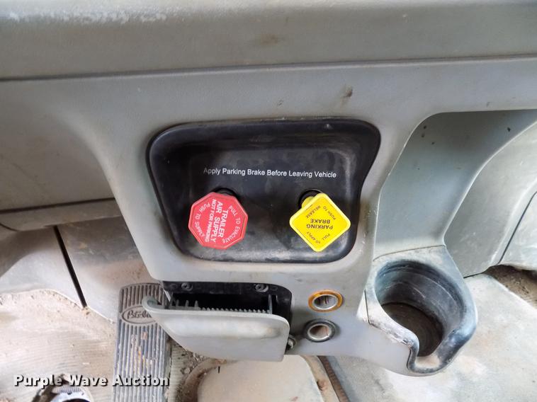 image for item DD3656 2006 Peterbilt 357 semi truck