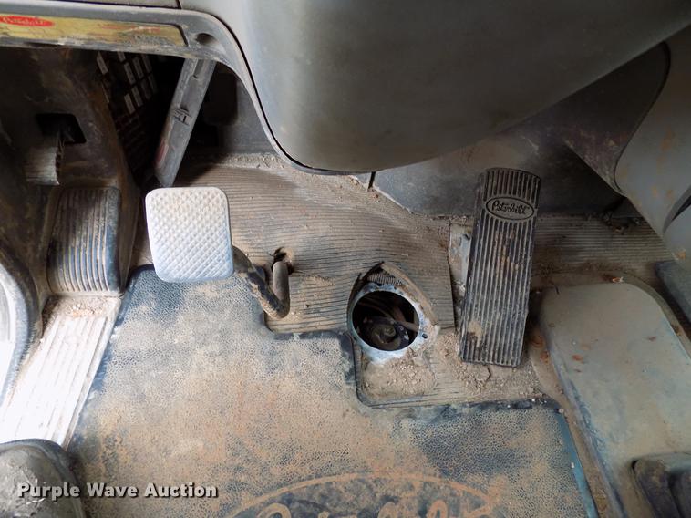 image for item DD3656 2006 Peterbilt 357 semi truck