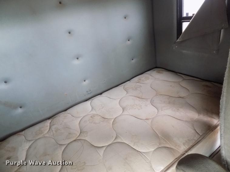 image for item DD3656 2006 Peterbilt 357 semi truck