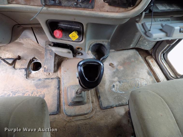 image for item DD3656 2006 Peterbilt 357 semi truck