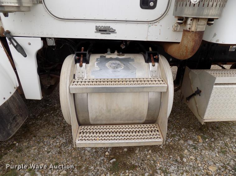 image for item DD3656 2006 Peterbilt 357 semi truck