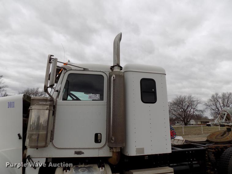 image for item DD3656 2006 Peterbilt 357 semi truck