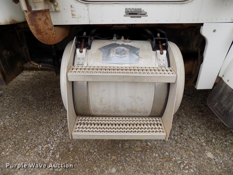 image for item DD3656 2006 Peterbilt 357 semi truck