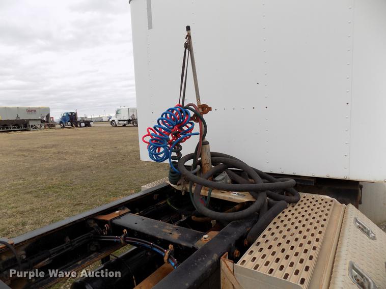 image for item DD3656 2006 Peterbilt 357 semi truck