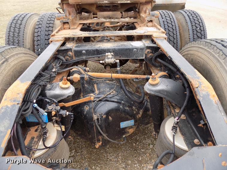 image for item DD3656 2006 Peterbilt 357 semi truck