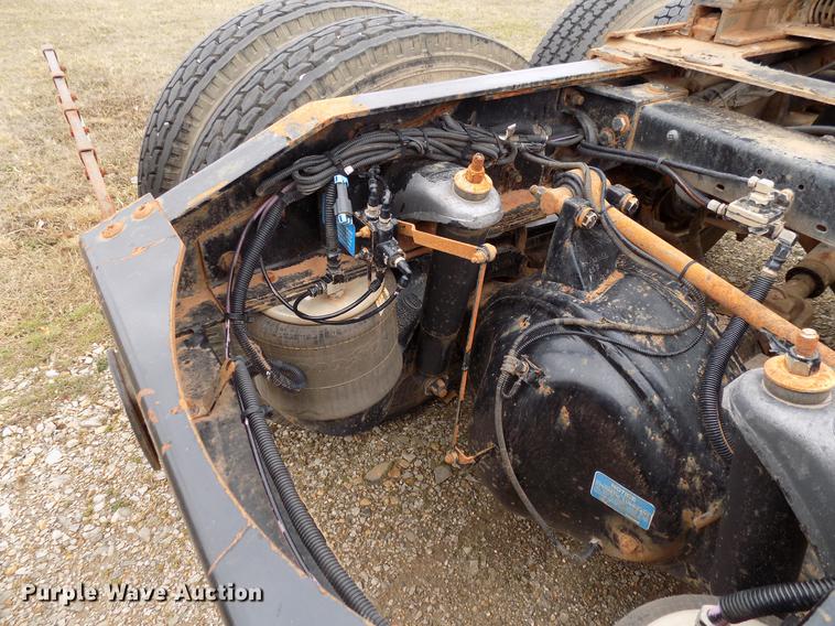 image for item DD3656 2006 Peterbilt 357 semi truck