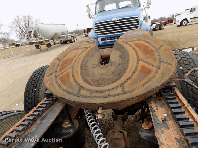 image for item DD3656 2006 Peterbilt 357 semi truck