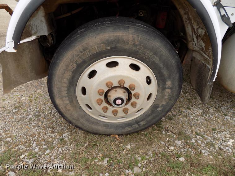 image for item DD3656 2006 Peterbilt 357 semi truck