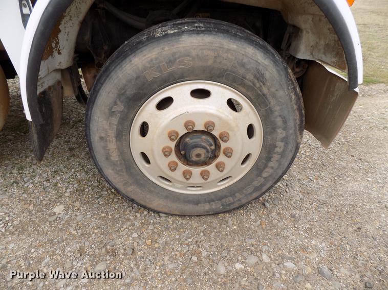 image for item DD3656 2006 Peterbilt 357 semi truck