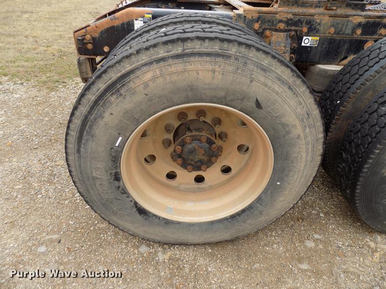 image for item DD3656 2006 Peterbilt 357 semi truck