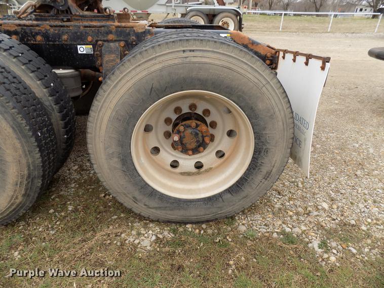 image for item DD3656 2006 Peterbilt 357 semi truck