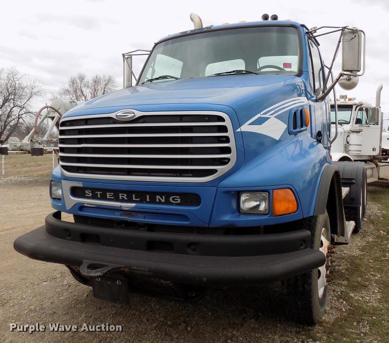 image for item DD3657 2008 Sterling L9500 semi truck