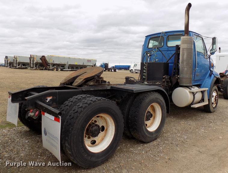 image for item DD3657 2008 Sterling L9500 semi truck