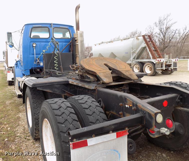 image for item DD3657 2008 Sterling L9500 semi truck