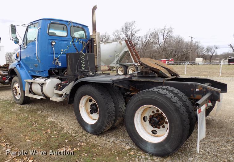image for item DD3657 2008 Sterling L9500 semi truck