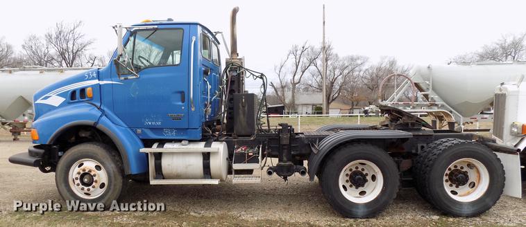 image for item DD3657 2008 Sterling L9500 semi truck