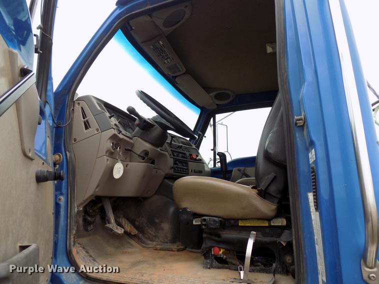 image for item DD3657 2008 Sterling L9500 semi truck