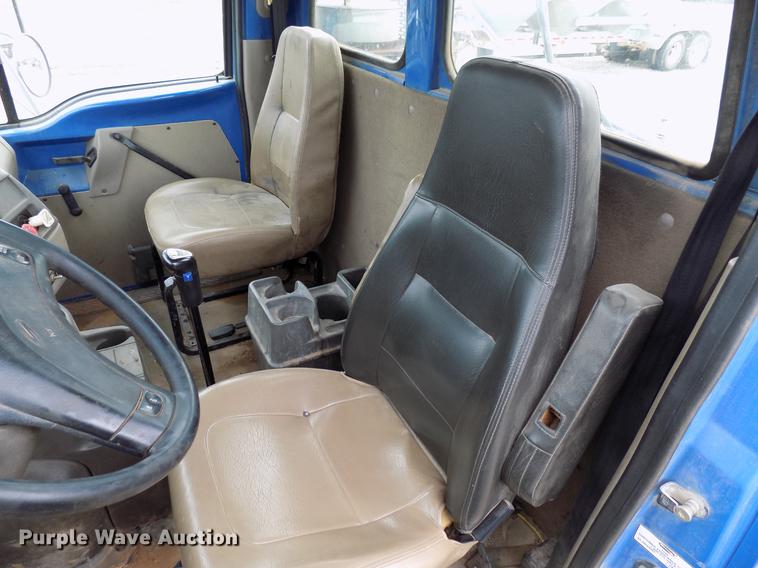 image for item DD3657 2008 Sterling L9500 semi truck