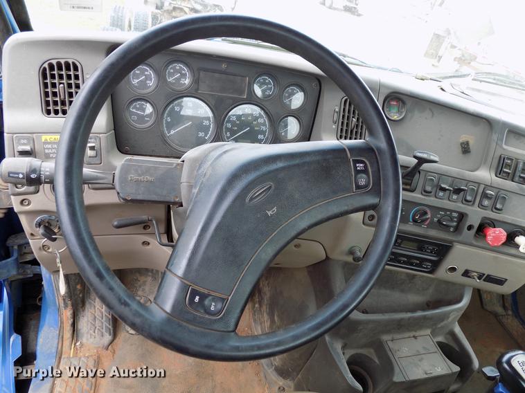 image for item DD3657 2008 Sterling L9500 semi truck