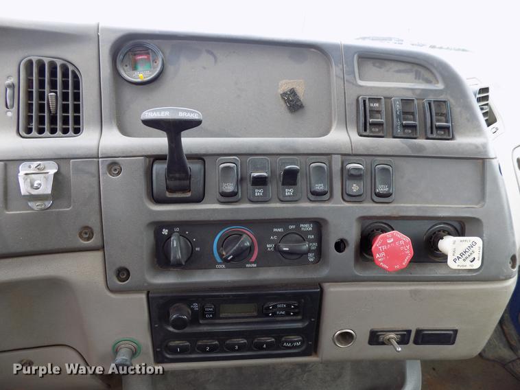 image for item DD3657 2008 Sterling L9500 semi truck