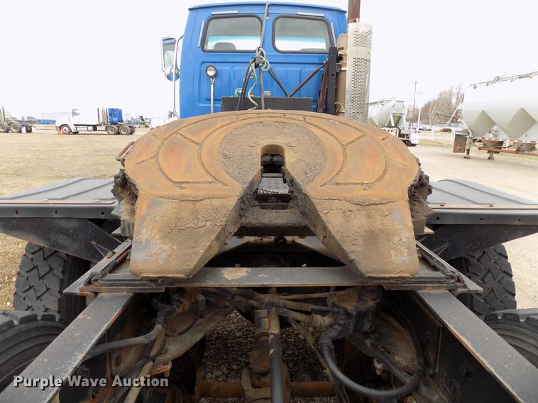 image for item DD3657 2008 Sterling L9500 semi truck